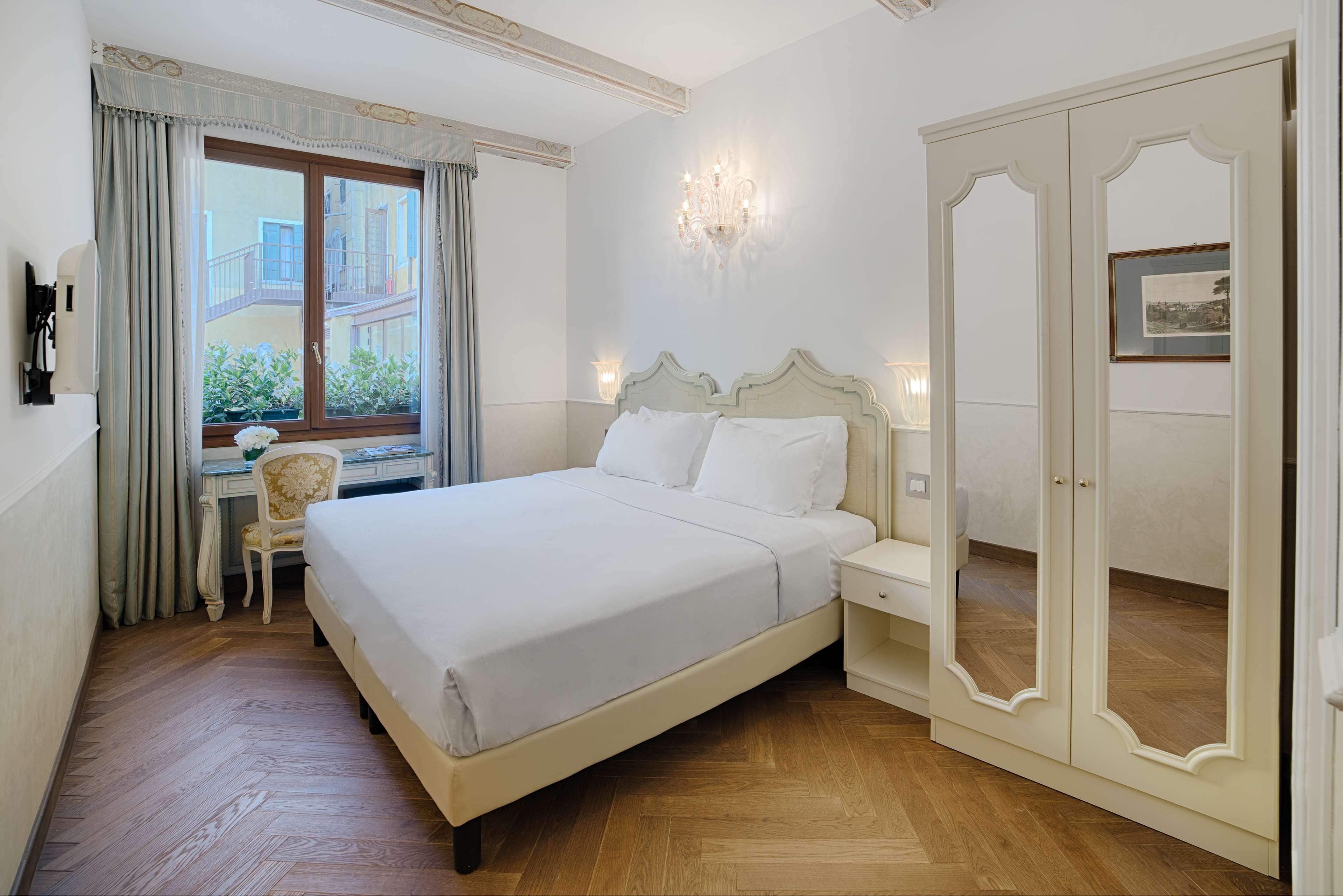 Nh Venezia Santa Lucia Hotell Exteriör bild